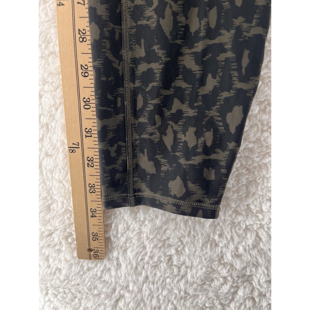 Vuori Studio Pocket Leggings Women's Size S Olive Black Leopard Print - Picture 2 of 7